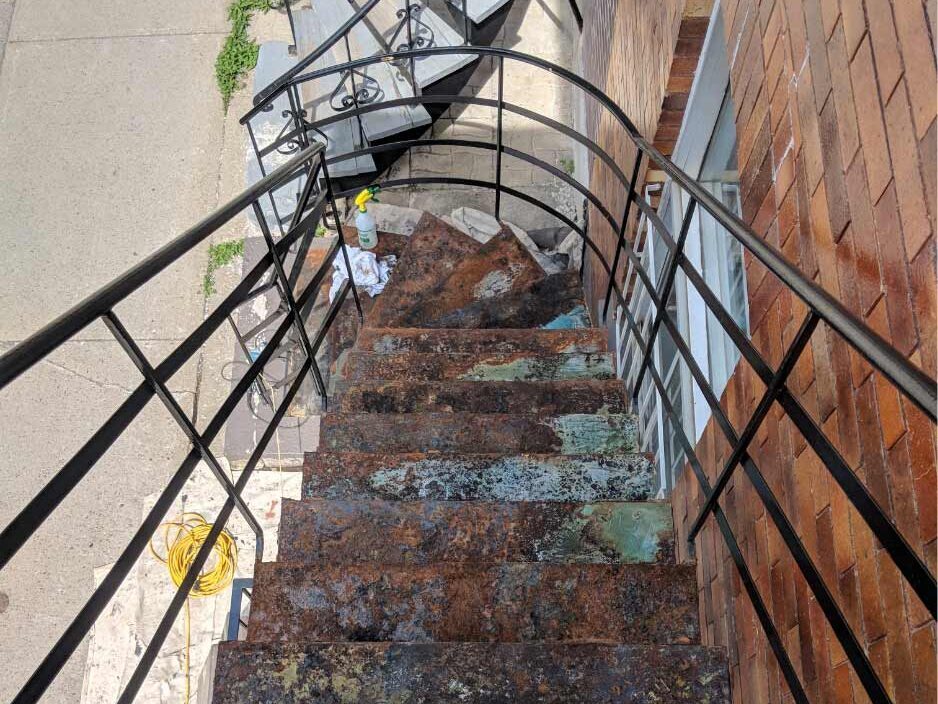 escalier abimé rouille montreal
